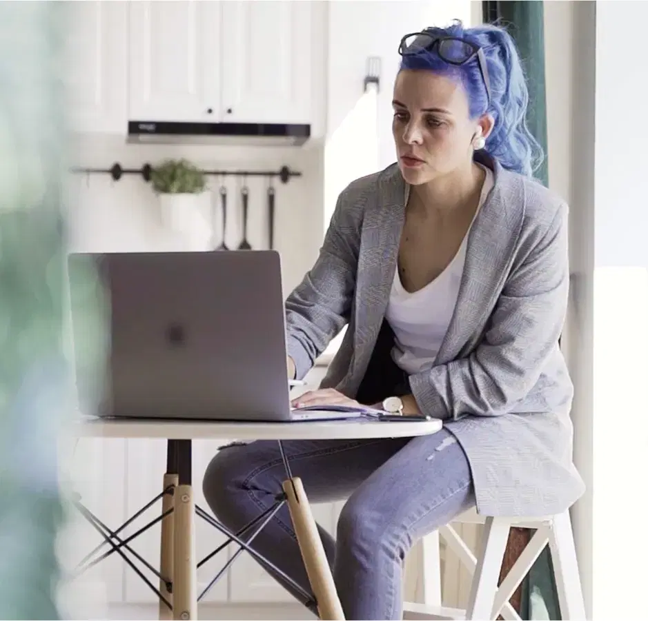 Lady learning cybersecurity