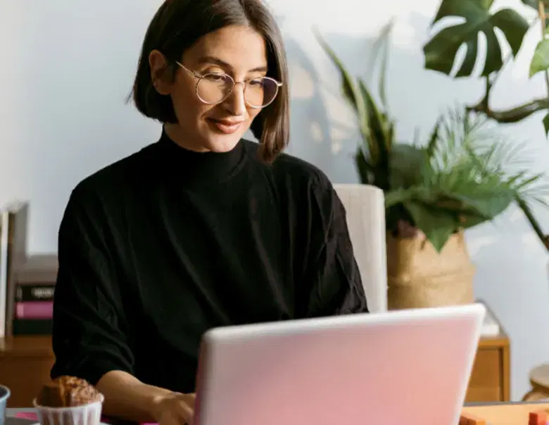 Woman learning cybersecurity